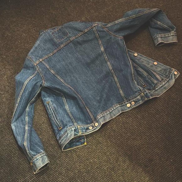 Levi’s Trucker Jacket - Picture 2 of 3